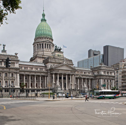 Der Argentinische Kongresspalast (spanisch Palacio del Congreso de la Nación Argentina) in Buenos Aires ist der Sitz des argentinischen Nationalkongresses.