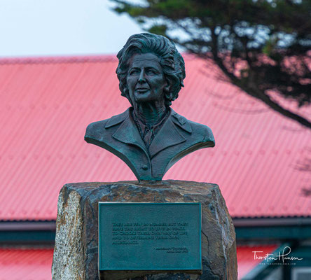 Falklandkrieg Denkmal mit Büste von ehemaliger britischen Premierministerin Margaret Thatcher, Stanley,