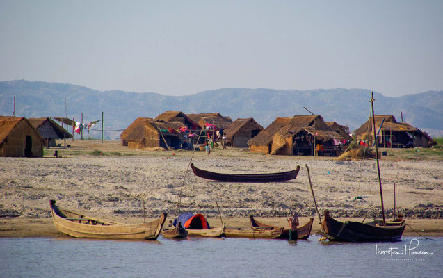 Häuser am 2170 Kilometer langen Irrawaddy