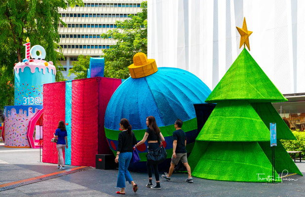 Weihnachtsdekoration in der Einkaufsstrasse Orchard Road