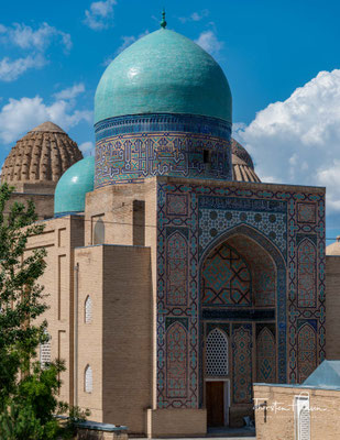 Er kam demnach im 7. Jahrhundert mit den Arabern nach Samarkand, um den Islam zu verbreiten. 