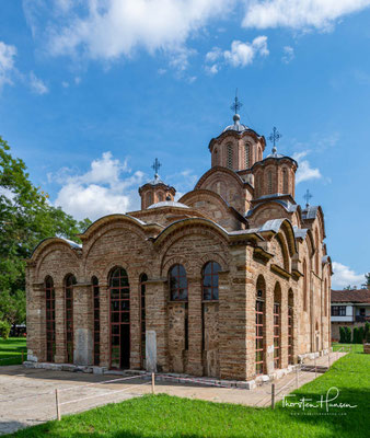 Nach der Vermählung der byzantinischen Prinzessin und Tochter Kaisers Andronikos II. Simonida mit dem serbischen König Stefan Uroš II. Milutin 1299 beginnt dieser durch die Verbindung zum byzantinischen Kaiserhaus