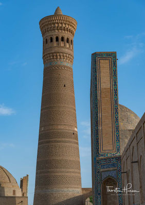 Das Kalon-Minarett ist das älteste dieser Bauwerke. Es stammt aus dem frühen 12. Jahrhundert und soll unter dem Karachanidenherrscher Arslan Khan errichtet worden sein.