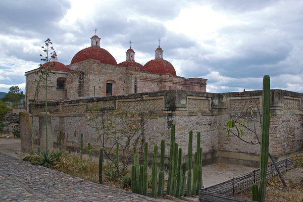 Grupo de la Iglesia in Mila