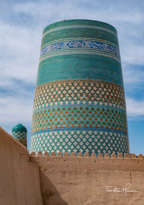 Kalta Minor ist ein auffälliger Turm in Ichan Qalʼа, der historischen Altstadt von Chiwa. Der Turm ist ein unvollendetes Minarett, woraus sich auch der Name ableitet, der etwa „kleines Minarett“ oder „kurzes Minarett“ bedeuten soll.