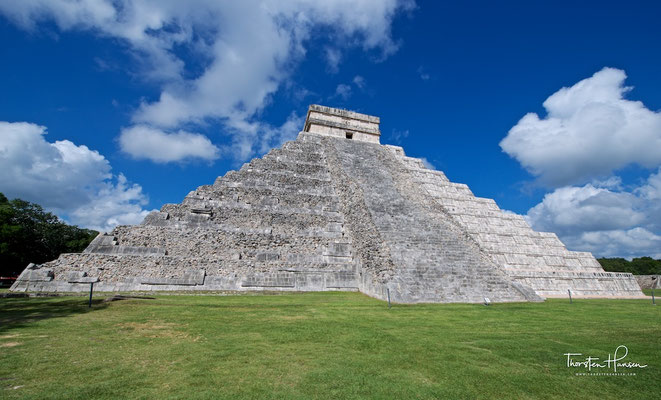 Die Pyramide des Kukulcán, wurde von den spanischen Eroberern auch El Castillo genanntzá