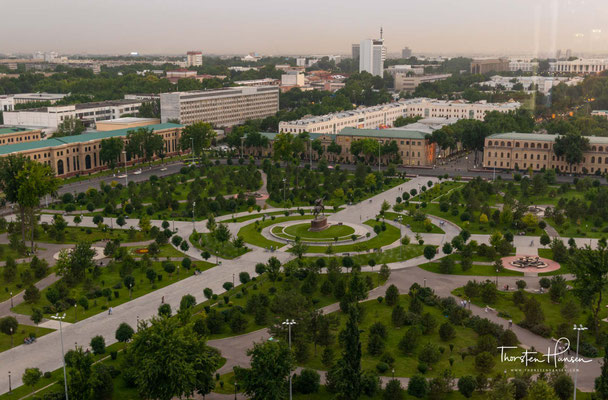 Der Amir-Timur-Platz (usbekisch Amir Temur xiyoboni) ist ein zentraler Platz in der usbekischen Hauptstadt Taschkent. Er ist nach dem zentralasiatischen Militärführer und Eroberer Timur benannt.