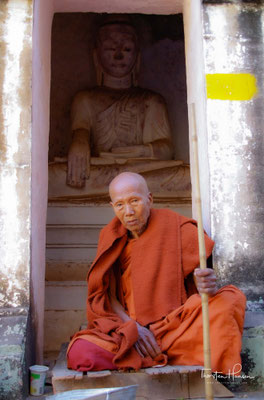  Jenseits des Chindwin-Flusses, gibt es bei dem Dorf Minzu Hunderte von Höhlen mit Tausenden von Buddha-Statuen und vielen gut erhaltenen Wandmalereien aus dem 17. und 18. Jahrhundert. 