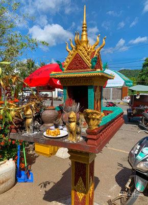 Kleiner buddhistischer Altar in Kep