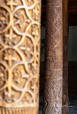 Typisch waren solche Moscheen im Arabien des 7. und 8. Jahrhunderts. Ein Prinzip des offenen Hofs erlaubte, den Bau nicht nur als Gebetsstätte, sondern auch als Versammlungsort und Unterrichtsstätte zu nutzen.