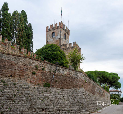 Castello di Conegliano. Hochmittelalterliche Burg aus dem 12. Jahrhundert auf einem Hügel über der Stadt.