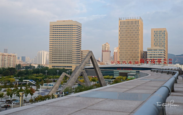 Xining mit dem trockengelegten Huangshui-Fluss
