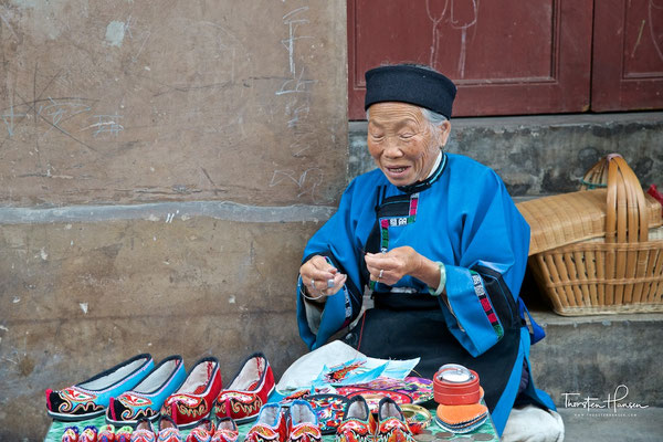 Historischer Maskentanz in Tianlong Tunpu