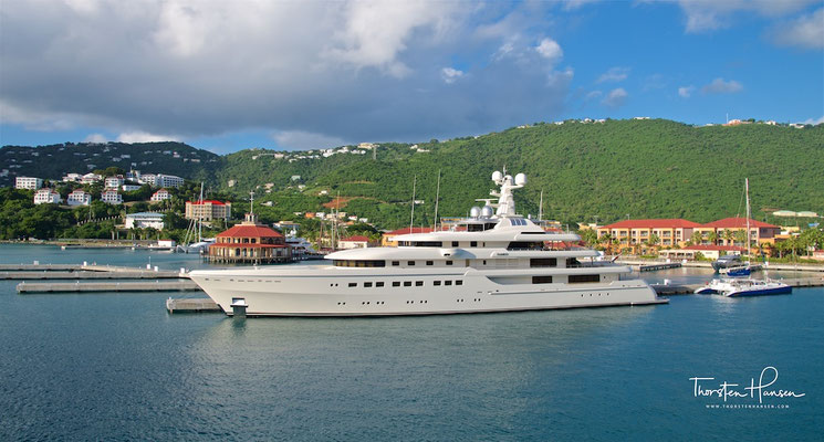 Romea Superyacht im Hafen von Charlotte Amalie