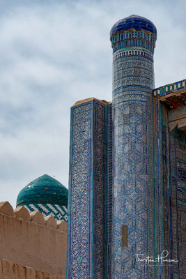 Konya Ark liegt an der westlichen Außenmauer der Altstadt Ichan Qalʼа. Die Festung hat eine Größe von etwa 1,2 Hektar. Sie wurde im 17. Jahrhundert durch den Khan Muhammad Erenke (Regierungszeit 1687 bis 1688) errichtet..