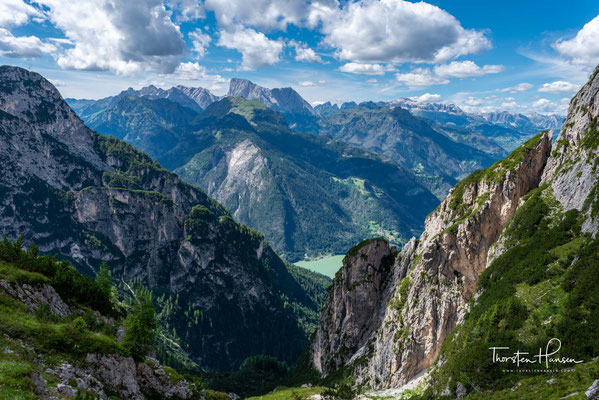 Blick auf den See von Alleghe und die Marmolada