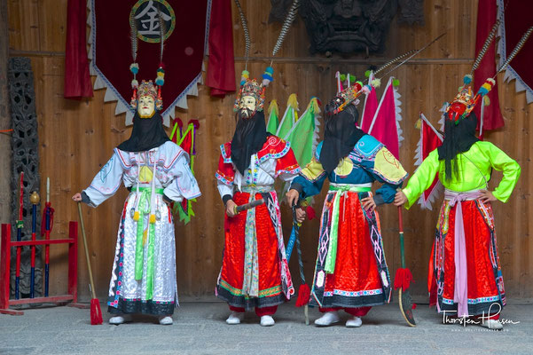 Historischer Maskentanz in Tianlong Tunpu