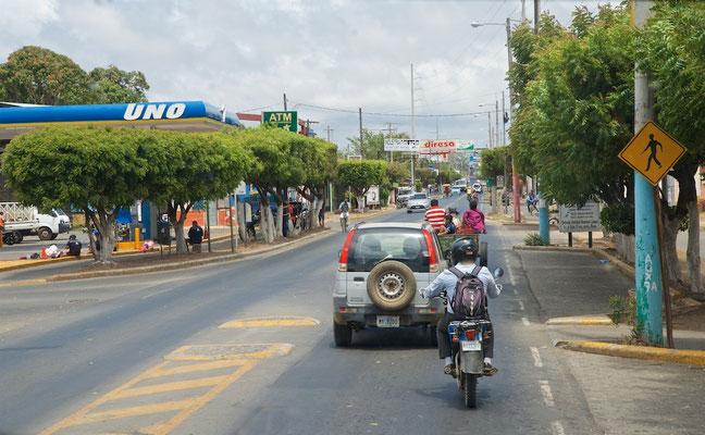 Nicaragua ist ein Staat in Zentralamerika. Er grenzt im Norden an Honduras und im Süden an Costa Rica sowie im Westen an den Pazifik und im Osten an die Karibik.