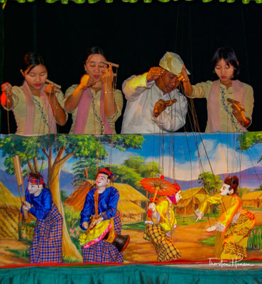 Yoke thé, auch yokthe thay (birmanische Schrift ရုပ်သေး, joʊʔ θé, „kleine Spielpuppe“) ist der birmanische Name für das Marionettentheater in Myanmar