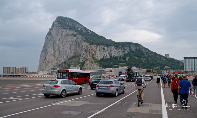 Fußweg über Landebahn in Gibraltar 