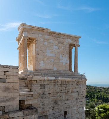 448 v. Chr. erging der Auftrag zum Neubau des Tempels an Kallikrates, einen der Architekten des Parthenon.