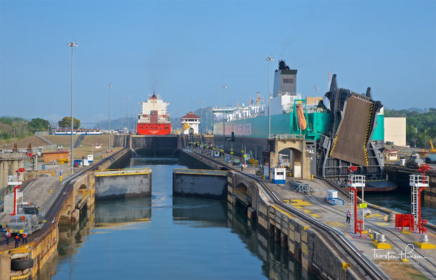 Das Cargo Schiff Parsifal in der Miraflores Schleuse 