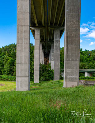 Autobahnbrücke der B93