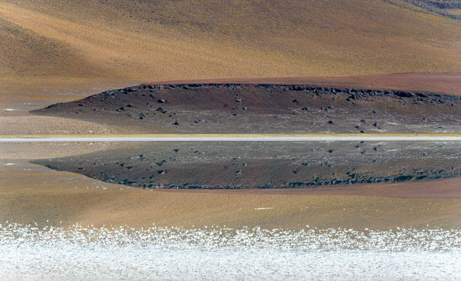 Der 18 km² große Salar hat offene Wasserflächen mit einer variierenden Gesamtausdehnung von 4,5 bis 9 km².