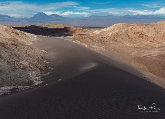 Die Atacama-Wüste erstreckt sich entlang der Pazifikküste Südamerikas zwischen dem 18. und 27. Breitengrad Süd....