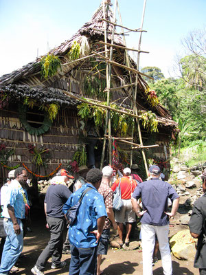 Eröffnungszeremonie des Haus Tambaran im Dorf  Wombun am Sepik