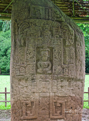 Stele der Maya in Quiriguá, Guatemala