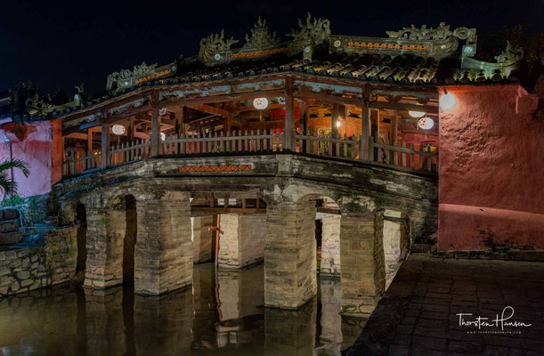 Die japanische Brücke bei Nacht 