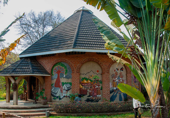 Das Chamare Museum ist eins der wenigen Museen in Malawi. Es erfreut sich eines guten Rufs und beschreibt detailliert die Kultur und Lebensweise der drei größten Stämme in Zentral Malawi: der Chewa, Ngoni und Yao. 