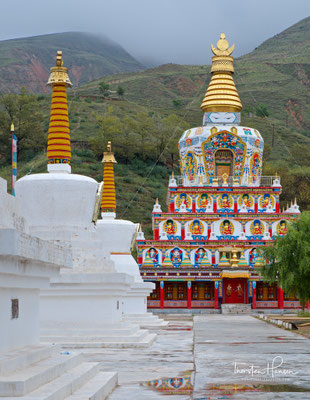 Tibetischen Stupas in Wutong Kloster, eines der berühmtesten tibetischen Klöstern in China