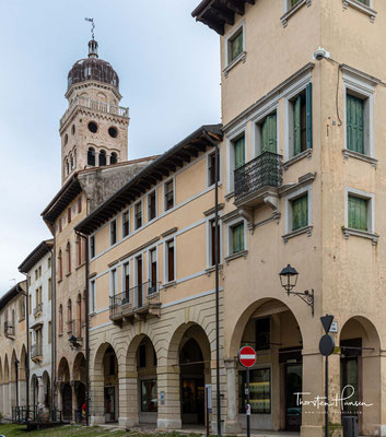 „Contrada Granda“ ist die traditionelle Bezeichnung der Hauptstraße im historischen Zentrum von Conegliano.