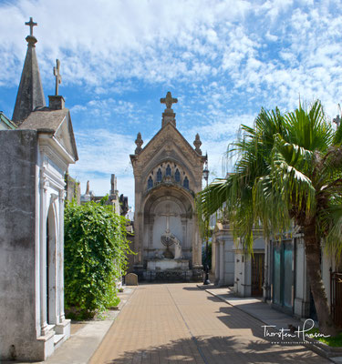 Der Friedhof La Recoleta (Cementerio de la Recoleta) liegt im gleichnamigen Stadtteil Recoleta der argentinischen Hauptstadt Buenos Aires, einem der teuersten Wohn- und Geschäftsviertel der Hauptstadt. 