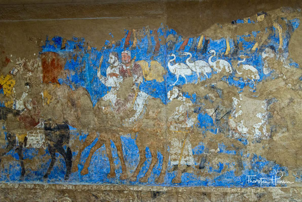 Wandmalereien aus Afrasiab.  Afrasiab wurde etwa 750 v. Chr. in der fruchtbaren Ebene des Serafschan als Oasenstadt gegründet und war im Achämenidenreich die Hauptstadt der Provinz Sogdien.