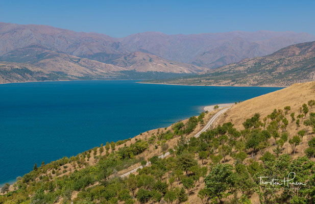 Die Talsperre Chorvoq ist ein Stausee im Nordosten der Provinz Taschkent in Usbekistan, der den Fluss Chirchiq am Zusammenfluss dessen Quellflüsse Piskom und Tschatkal aufstaut. 