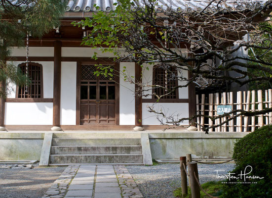 Ryōan-ji (japanisch 龍安寺, deutsch ‚Tempel des zur Ruhe gekommenen Drachen‘