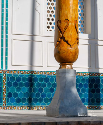 Unter Bezug auf die Schutzkräfte, die ihm von seinem Lehrer Baba Muhammed Sammasi verliehen worden seien, wurde er in Buchara laut Nur ad-Din Abdur Rahman Dschami schon zu Lebzeiten Khwaja Bala-gardan (Abwender des Unheils) genannt. 