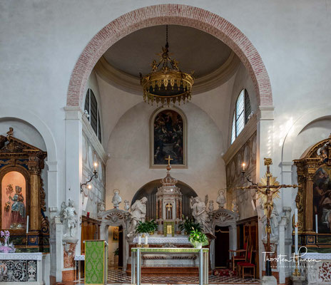 Santa Maria Assunta - Die Pfarrkirche wurde 1026 erstmals erwähnt und im Laufe der Jahrhunderte mehrfach umgestaltet. 