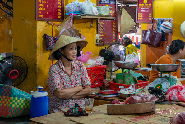 Da die Vietnamesen sehr freundlich sind, werden ausländichen Besuchern auch gern Häppchen zum Probieren angeboten.
