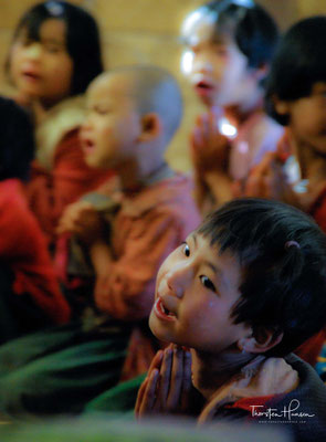 Schulunterrichtin Myanmar 