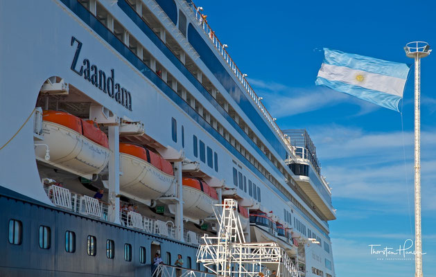 Ushuaia ist die südlichste Stadt Argentiniens und liegt am Beagle-Kanal. Das Wort „Ushuaia“ kommt aus der Sprache der Ureinwohner Yámana und bedeutet so viel wie „Bucht, die nach Osten blickt“.