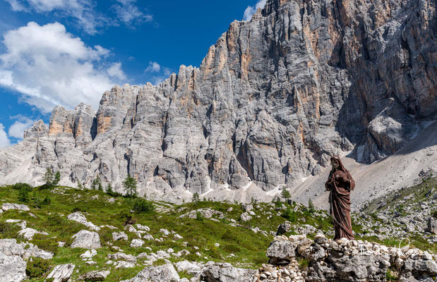 Der Monte Civetta – meist nur Civetta (ital. für Eule) genannt – ist ein 3220 m s.l.m. hoher Berg in den Dolomiten und gibt der Civettagruppe ihren Namen