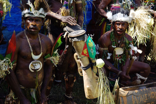 Eröffnungszeremonie des Haus Tambaran im Dorf  Wombun am Sepik