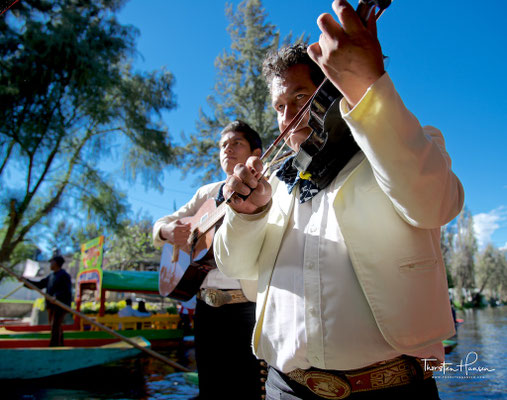 Mariachis in den Chinampas von Xochimilco