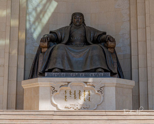 Große Chingis Khan Statue im Parlamentshaus des Staates
