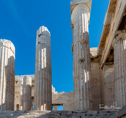 Die Akropolis in Athen ist seit 1987 Teil des UNESCO-Weltkulturerbes. Laut Theodor Heuss ist die Akropolis neben Golgota und dem Kapitol einer der Hügel, auf denen Europa gründet