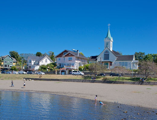 1552 erreichte Pedro de Valdivia den Llanquihue-See. Ab 1846 besiedelten deutsche Einwanderer die Gegend um den Lago Llanquihue. 